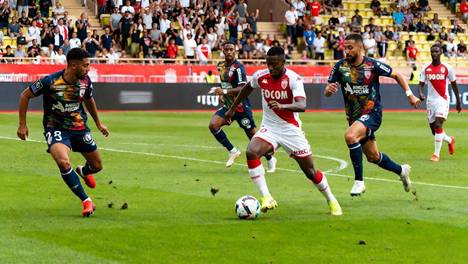 英格兰碾压波兰,姆巴佩点燃赛场 英格兰碾压波兰,姆巴佩点燃赛场