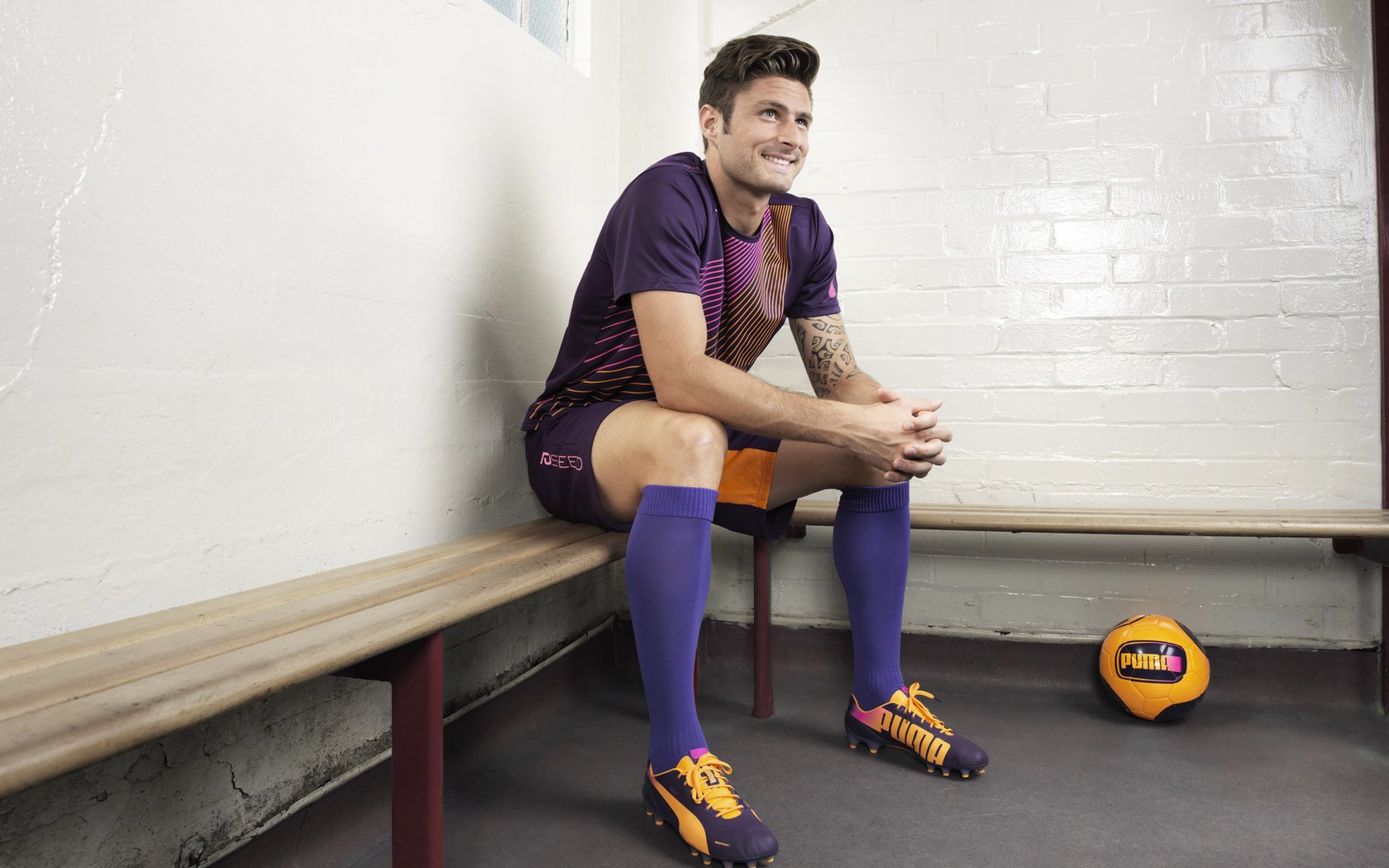 绿茵与硬木的胜利交响，当欧冠半决赛的战术风暴，照亮猛龙轻取篮网的赛场密码