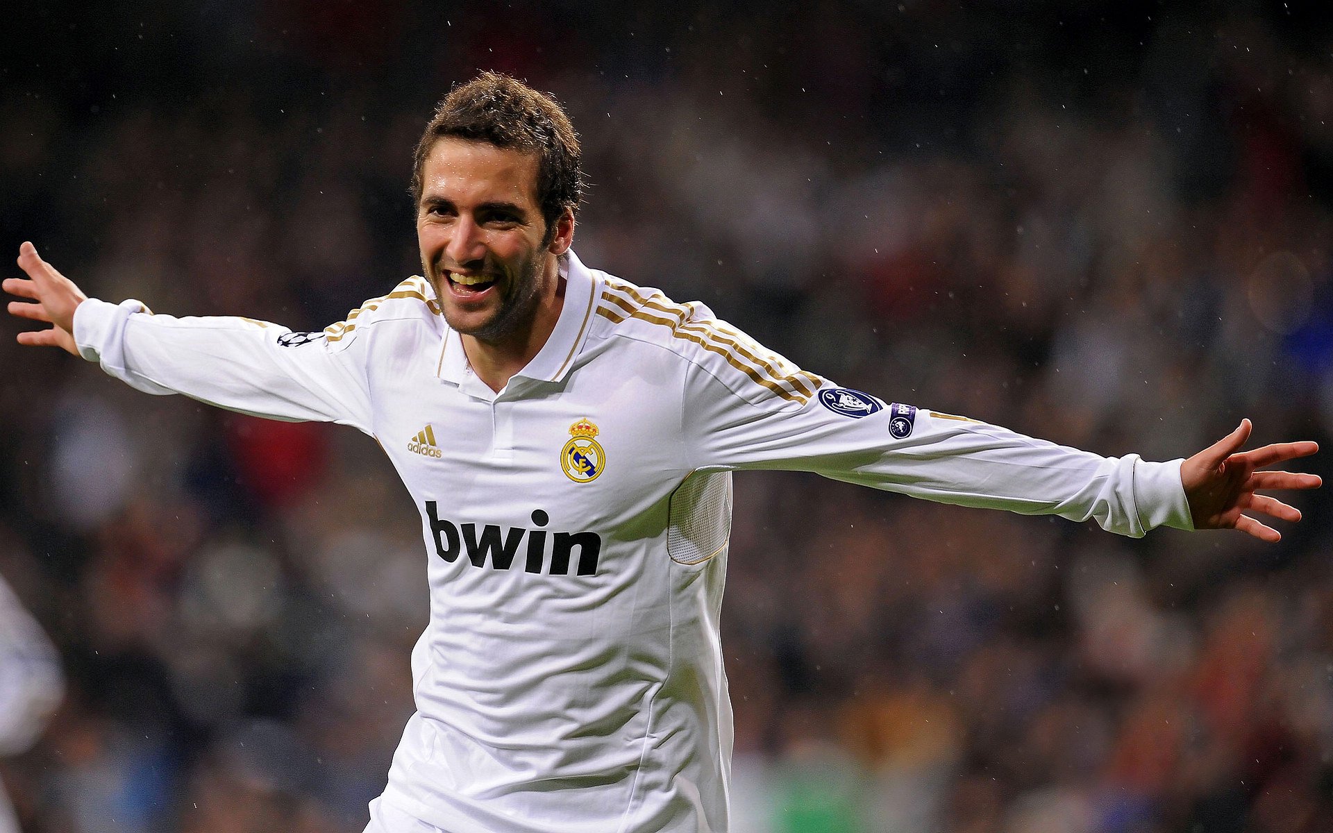 凯尔特人横扫雄鹿，伦纳德用实力证明自己，当沉默的利刃刺穿喧嚣