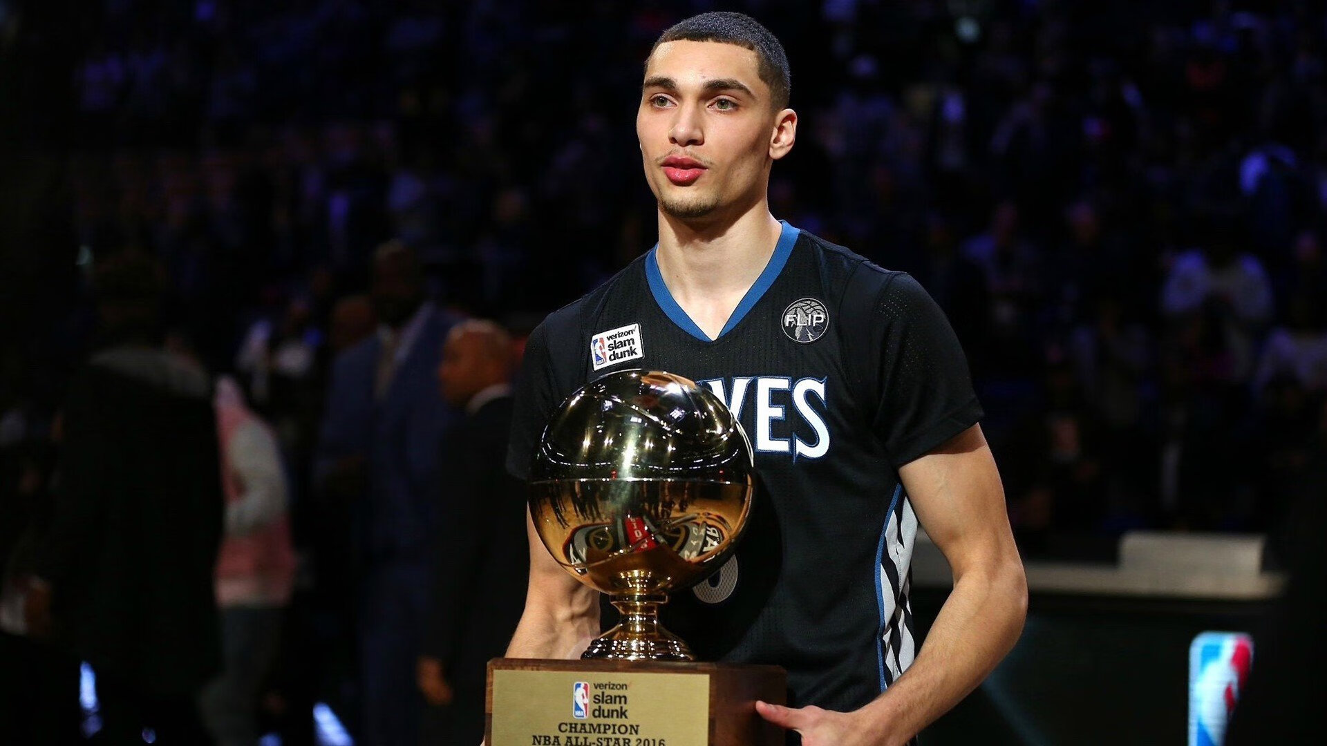 当雄鹿铁蹄踏过浙江，霍勒迪在世界杯的暗影中悄然拔剑